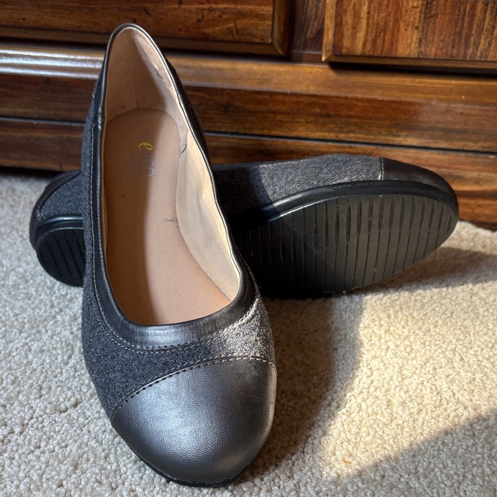 Easy Spirit Charcoal Gray Women's Flats